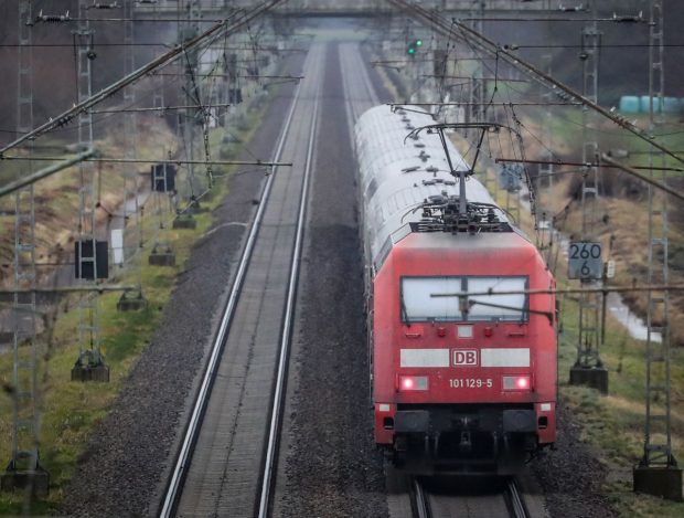 De ce oferă Germania o vară de călătorii super-ieftine, cu 9 euro pe lună în tren, autobuz sau metrou? „Un plan nebunesc, dar inspirat”