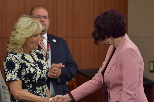 Mădălina Turza, consilierul premierului Ciucă, i-a prezentat lui Jill Biden strategia României la criza refugiaţilor din Ucraina