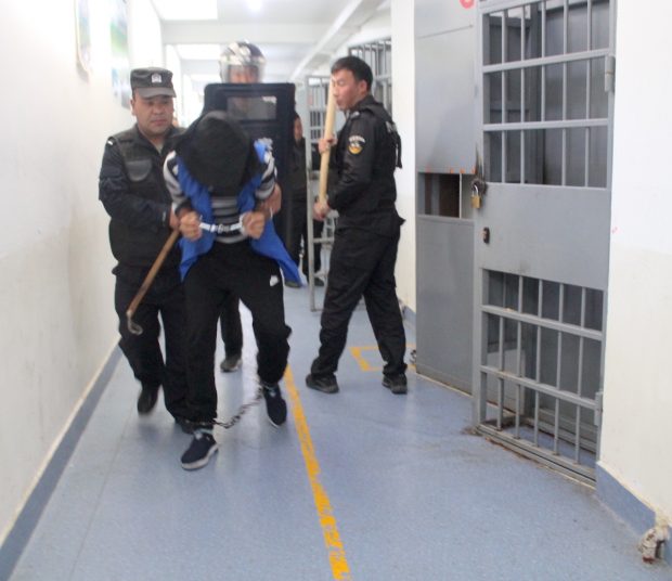 Mai multe documente scurse de la poliția chineză relevă situaţia tragică a musulmanilor uiguri deţinuţi în Xinjiang