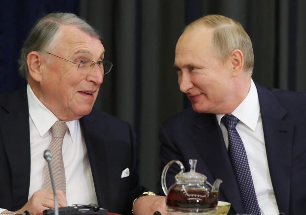 El este celebrul om de afaceri german, prieten cu Ion Țiriac, care a fraternizat cu Rusia. Acum își pune cenușă în cap: „Și eu mă acuz pentru asta”