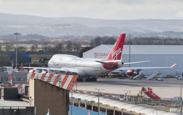 Un avion s-a întors din drum după 40 de minute, deoarece pilotul nu a dat examenul final de zbor