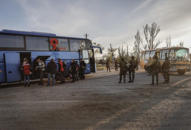 LIVETEXT Război în Ucraina, ziua 73 | Femeile, copiii și vârstnicii au fost evacuați din uzina Azovstal. Atacurile ruse continuă la Odesa, Harkov și Sumî