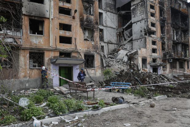 Circa 70 de cadavre, găsite sub o clădire din Mariupol lovită de bombardamentele rusești
