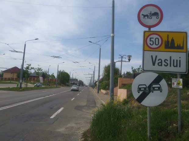 Și apără-l de ispită. Un tânăr dintr-un sat din Vaslui a primit interdicție de la judecători să mai meargă la oraș timp de doi ani