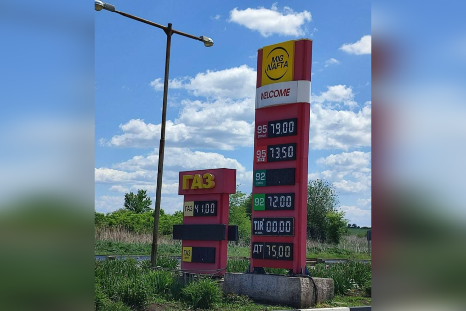 Cozi mari la benzină în Cernăuți. „Schimb un kilogram de sare pe o canistră de benzină”. Viața din Ucraina, o previzualizare a crizei globale?