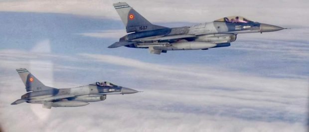 Avion de mici dimensiuni care a decolat din Ungaria, interceptat de două aeronave F 16 la Drobeta-Turnu Severin