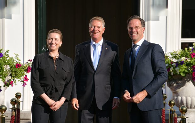Klaus Iohannis, la reuniunea de la Haga: Este necesară o prezență aliată consolidată și eficientă pe flancul estic