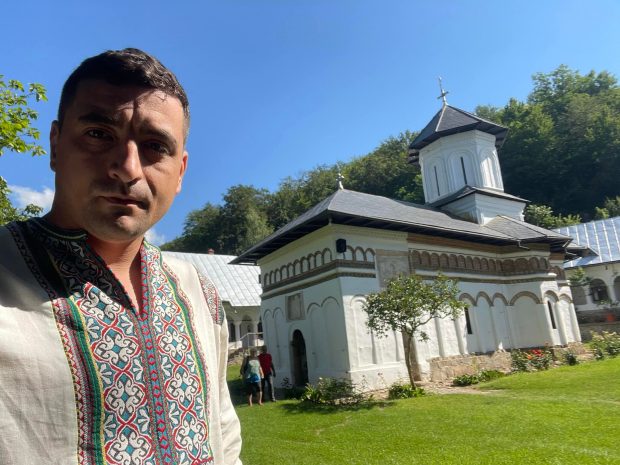 AUR și mai mulți parlamentari PSD propun o lege pentru a excepta de la demolare bisericile construite fără autorizații