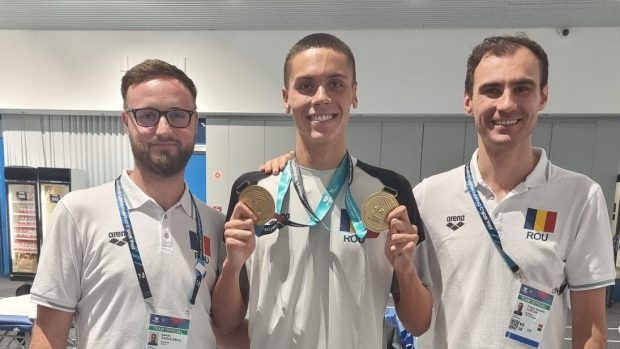 David Popovici, aşteptat de toată România. Dublul campion mondial de la Budapesta sosește în țară diseară