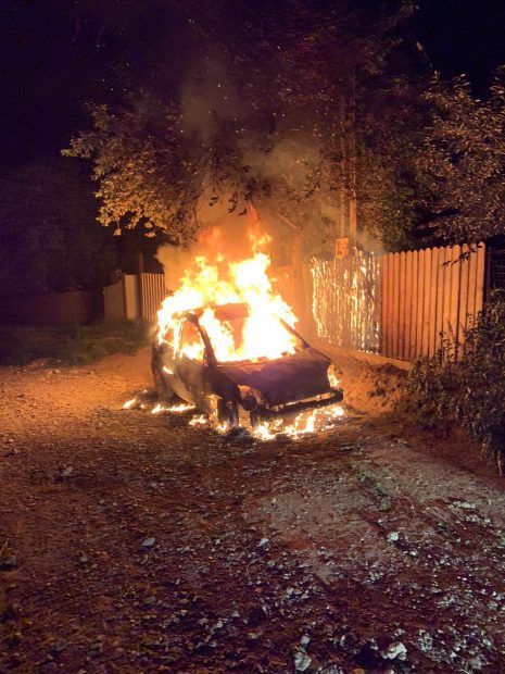 Mai multe familii dintr-un sat din Vaslui, în pericol după ce un bărbat s-a răzbunat pe soție. Femeia se refugiase la părinți pentru a scăpa de bătăi