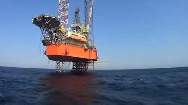Rusia oferă despăgubiri familiilor angajaților dați dispăruți de pe platforma de foraj bombardată de ucraineni
