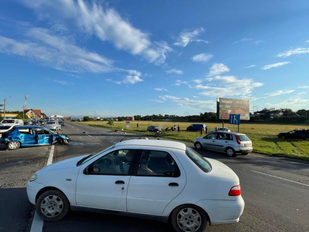 Accident în lanț cu trei autoturisme, pe DN 1, în județul Prahova. Un bărbat a murit