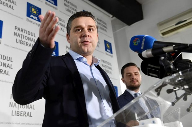 Primarul Ciucu, reacție după ce primăria a angajat firma care face caiete de sarcini anti-Covid din care câștigă cine trebuie