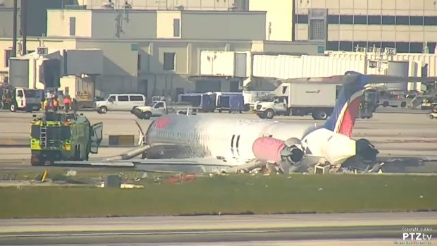Un avion cu peste 100 de pasageri la bord a luat foc la aterizare, pe aeroportul din Miami