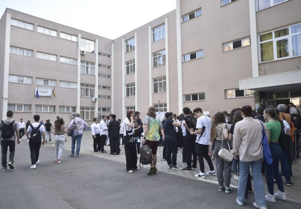Examenul de BAC 2022 continuă azi cu proba profilului. Elevii de la real au matematică, cei de la uman au istorie