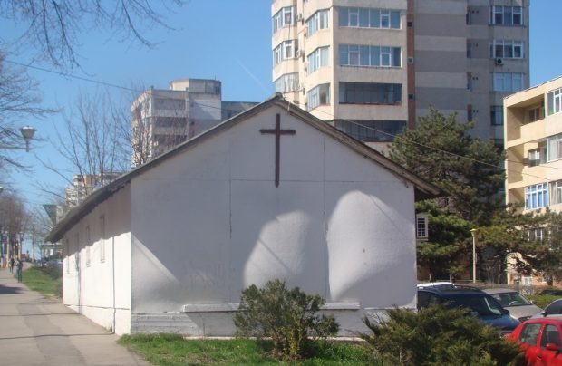 Patriarhia reacționează în scandalul bisericii ridicate ilegal pe trotuar la Constanța: Demolarea este un „act tulburător şi neavenit”