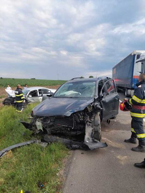 Accident grav în Buzău. Un șofer din București și un copil de 1 an au murit. Alte trei persoane au fost rănite