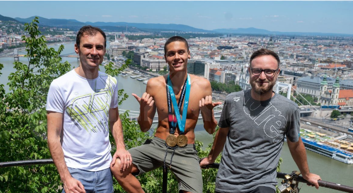 David Popovici, așa cum nu l-ai mai văzut niciodată. Cum și-a petrecut prima zi de dublu campion mondial