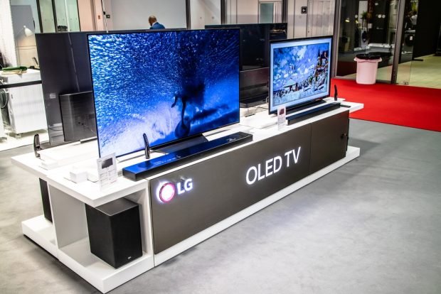 Top 5 cele mai bune televizoare OLED cu diagonala de peste 120 cm