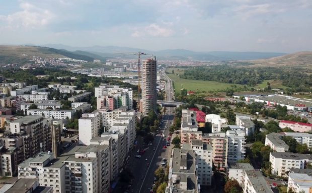 Un bărbat s-a aruncat în gol de la etajul 24 al celui mai înalt bloc din România, la Cluj