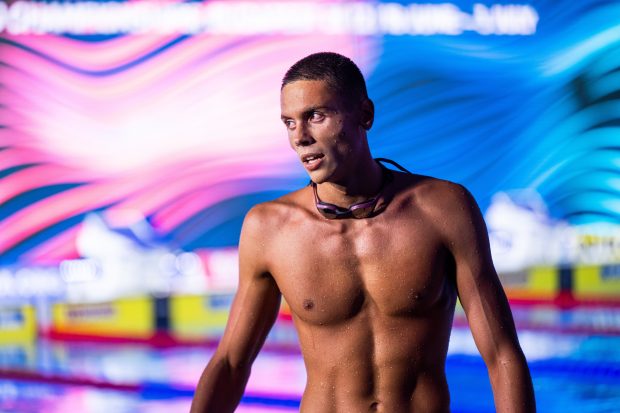 David Popovici a câștigat medalia de aur la 100 de metri liber la Campionatul Mondial de natație. Primul înotător campion la 100 m și 200 m după 49 de ani