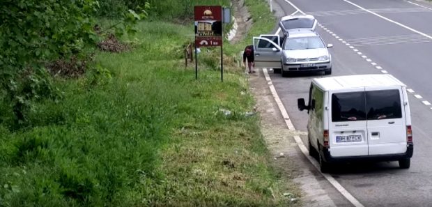 Mașină confiscată după ce proprietarul a fost filmat aruncând gunoi pe marginea drumului, în Bihor