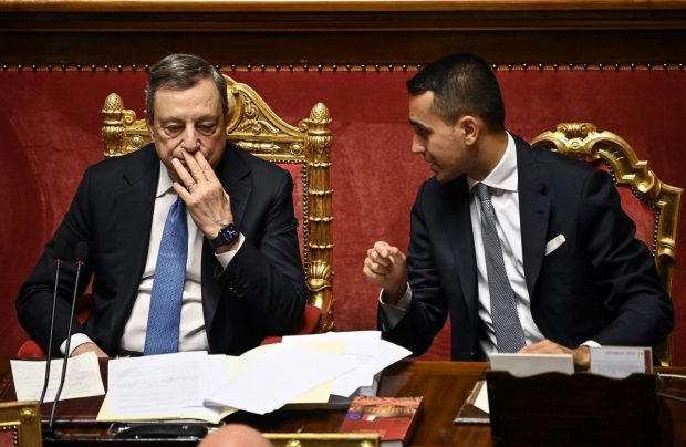 Războiul din Ucraina zguduie politica italiană și provoacă destrămarea celui mai mare partid din guvern