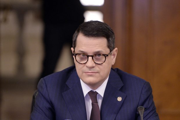 Cu ce seamănă, ca două picături de apă, discursul directorului SRI, Eduard Hellvig