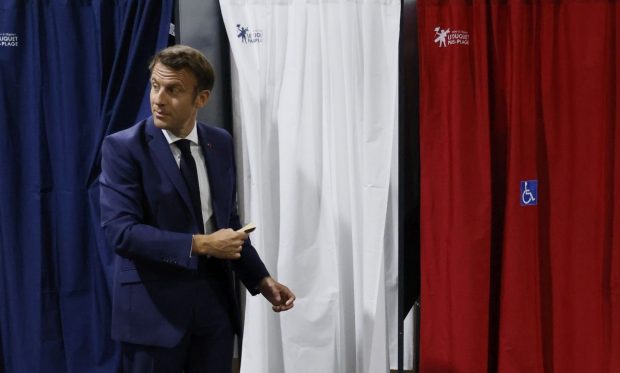 Alegeri Franța: Alianța lui Macron luptă pentru a păstra majoritatea în parlament, după un rezultat bun obținut de opoziția de stânga