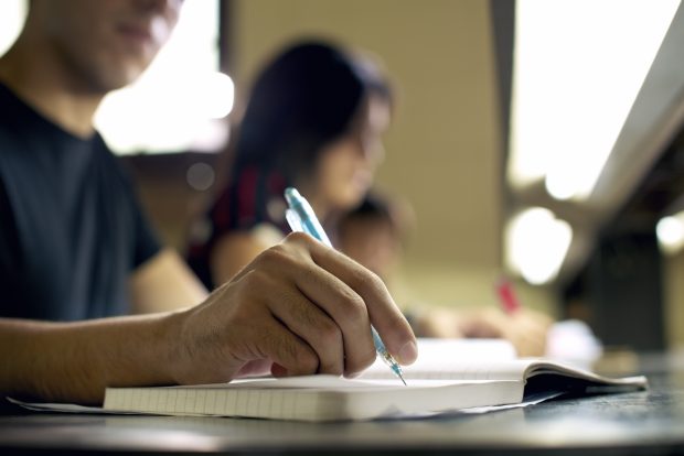 Subiecte BAC Matematică 2022. Ce le-a picat elevilor de la mate-info, tehnologic și științele naturii la Bacalaureat