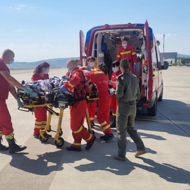 Un tânăr de 26 de ani cu arsuri grave, în urma exploziei unei butelii, transferat la Viena cu o aeronavă militară