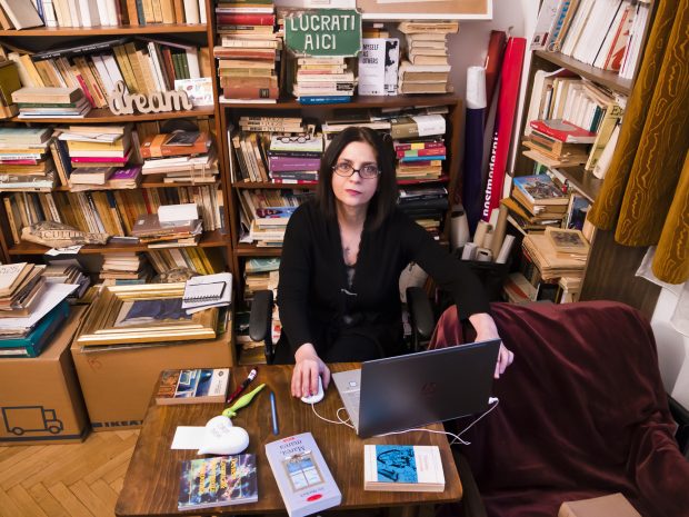 INTERVIU. Relația specială pe care scriitoarea Simona Popescu o are cu timpul: „Nu există decât prezentul trecutului, prezentul și prezentul viitorului”