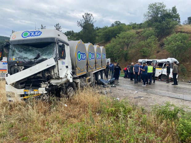Opt morţi şi 10 răniţi într-un accident rutier din Turcia