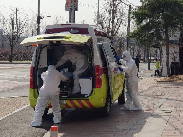 Coreea de Nord, confruntată cu un focar al unei boli intestinale neidentificate. Măsurile luate de Kim Jong Un