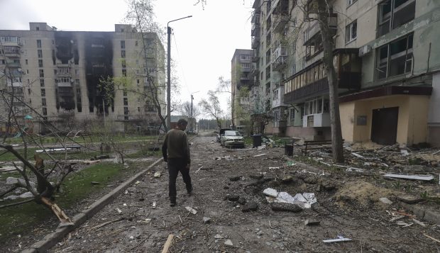 Oficial ucrainean: Aproximativ 10.000 de civili sunt în continuare blocați la Severodoneţk