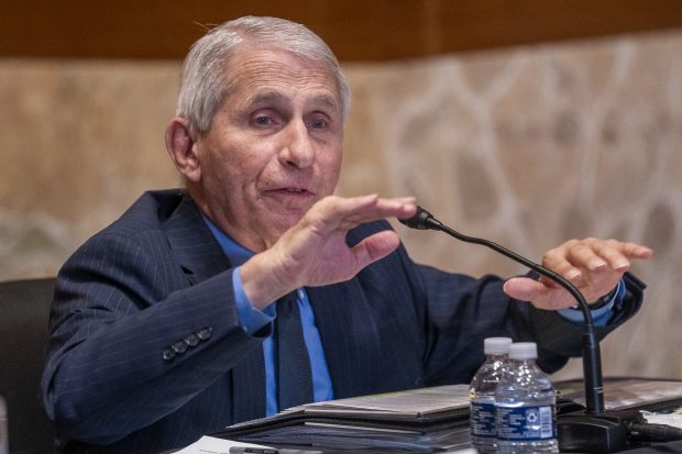 Anthony Fauci s-a îmbolnăvit de COVID-19. În ce stare se află doctorul care a condus politica sanitară a SUA în timpul pandemiei