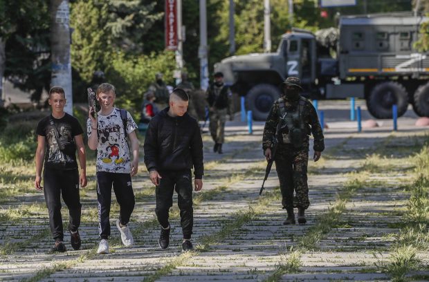 Aproape 600 de persoane, răpite și încarcerate „în camere de tortură” din regiunea Herson, acuză un oficial ucrainean