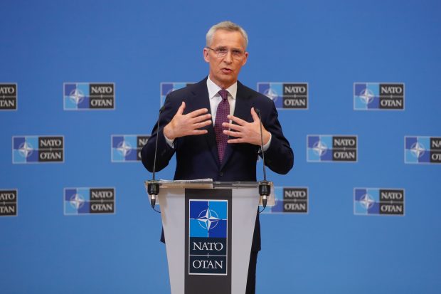 Secretarul general al NATO: Vom continua să aprovizionăm Ucraina cu arme grele