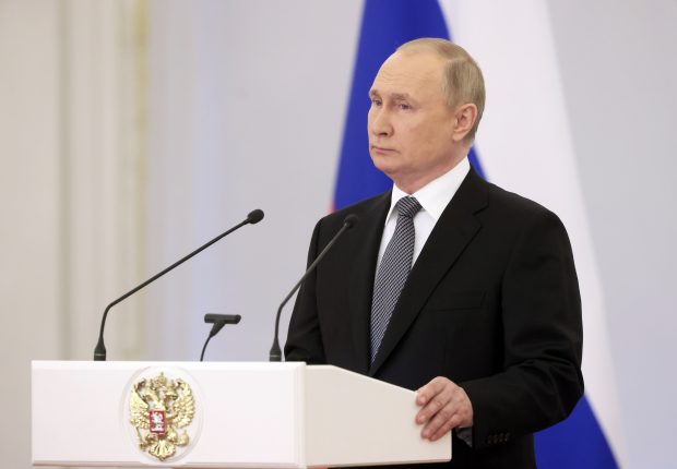 Putin se declară ”mândru” de soldații săi trimiși în Ucraina: ”Acţionează cu profesionalism, ca nişte adevăraţi eroi”