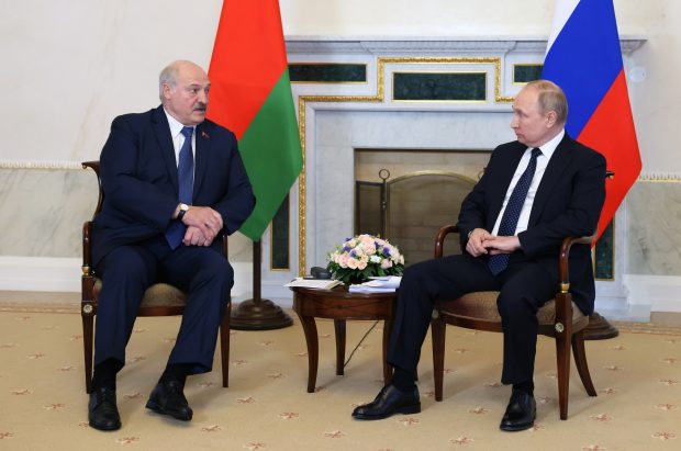 Putin a anunțat că trimite rachete nucleare în Belarus, într-o întâlnire cu Lukașenko