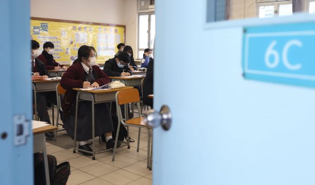 Noile manuale din Hong Kong îi învață pe elevi că orașul nu a fost niciodată o colonie a Marii Britanii