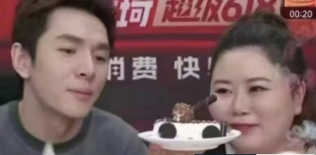 Influencer chinez, cenzurat după ce a arătat o înghetață în formă de tanc, în timpul unui live. Care este mesajul ascuns al gestului