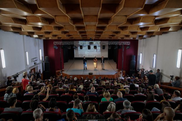 Întâlnire multietnică intensă la proiecția filmului lui Mungiu în Harghita: „Venisem pregătită să apăr onoarea Ditrăului, dar mi-am dat seama că nu am de ce să mă simt lezată”