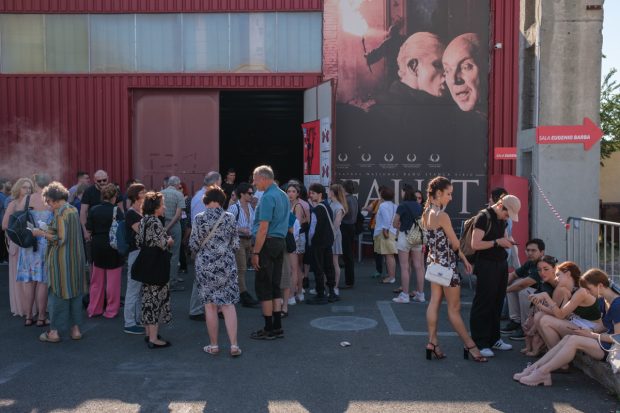 FOTOREPORTAJ de la Festivalul de Teatru de la Sibiu. Cum se transformă străzile unui oraș în scenă