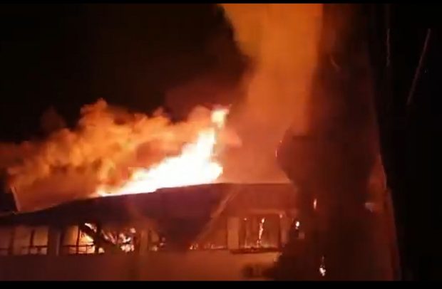 VIDEO. Incendiu puternic la o fabrică de mobilă din  Prahova