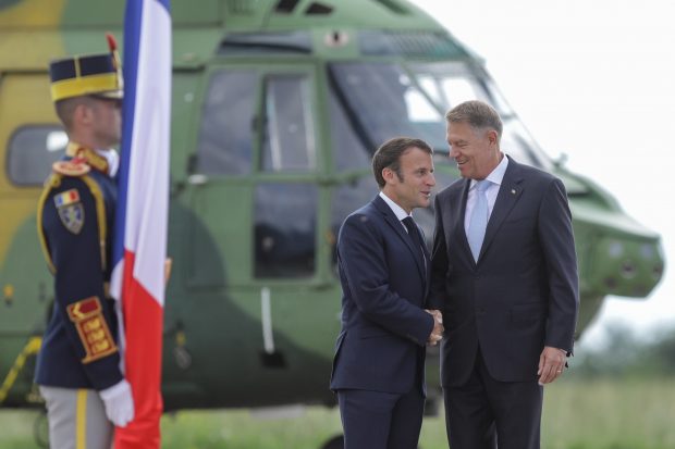 Macron în România: „Am discutat și cu președintele Iohannis și suntem de acord – condamnăm Rusia, dar să fim lucizi să constatăm că noi nu ne lansăm într-un război, nu suntem în război cu Rusia”
