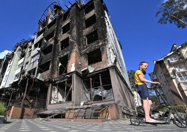 La nord de Kiev, rușii s-au retras, dar războiul nu a dispărut. Iar localnicii se tem că inamicul se va întoarce: „Suntem speriați de orice sunet”