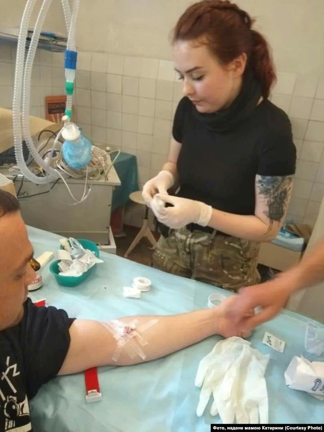 Actrița paramedic care cânta și salva vieți în subsolurile Azovstal a fost capturată de ruși. Nimeni nu știe nimic de ea, de o lună