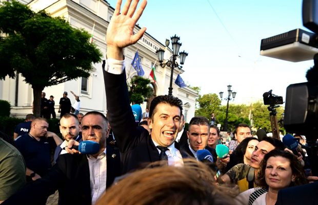 Premierul demis de la Sofia, Kiril Petkov, acuză Moscova și mafia bulgară, după căderea guvernului său