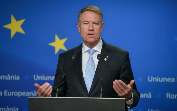 Legea privind dublarea pragurilor la achiziţiile directe, promulgată de Klaus Iohannis. Ce înseamnă acest lucru